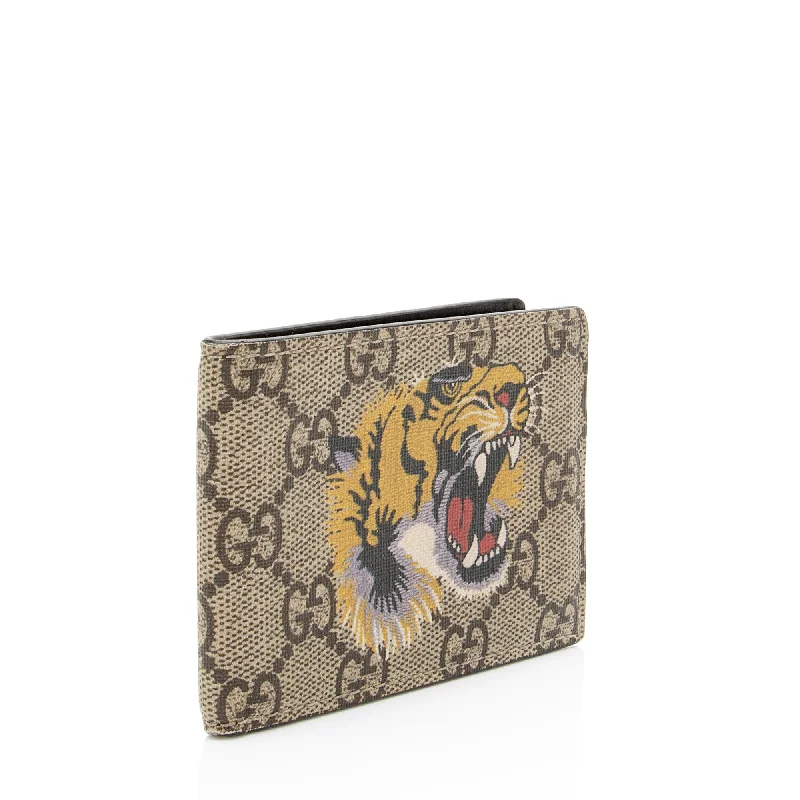 Best bags for photographersGucci GG Supreme Tiger Small Bi-Fold Wallet (T2cWpb)