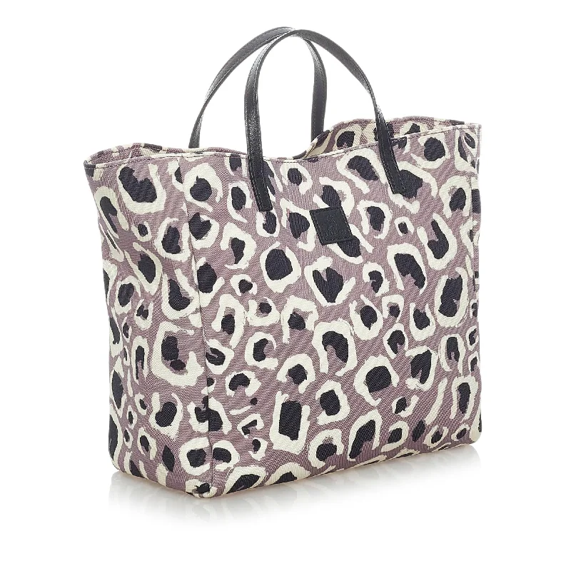 Vegan leather handbagsGucci Leopard Printed Nylon Tote Bag (32254)