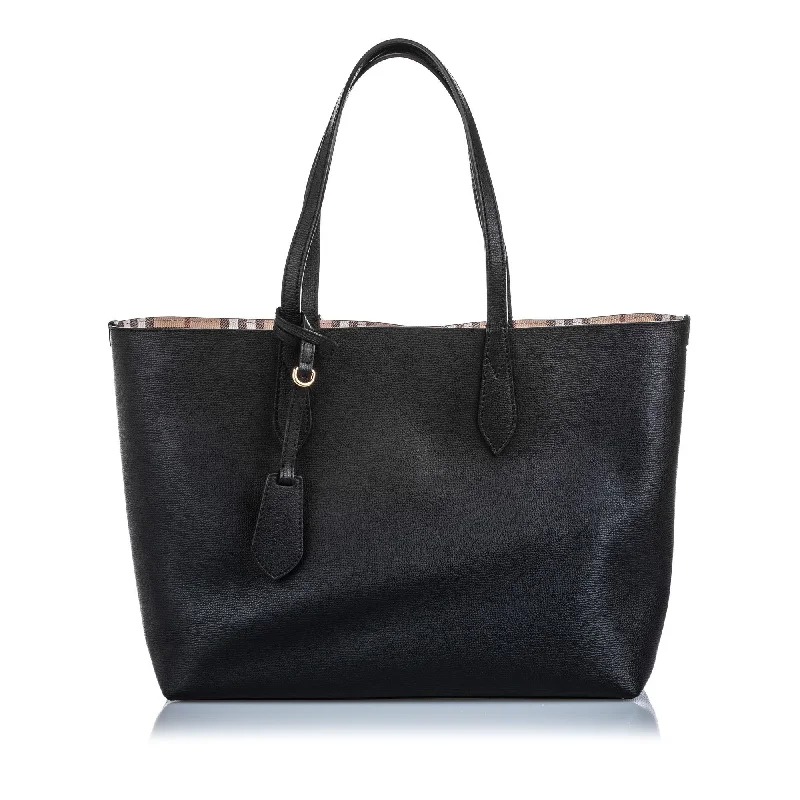 Sustainable fashion bagsBurberry Black Medium Haymarket Reversible Tote UNITED KINGDOM